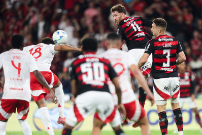 Léo Ortiz exalta Léo Pereira após vitória do Flamengo: 'Merece chance na Seleção'