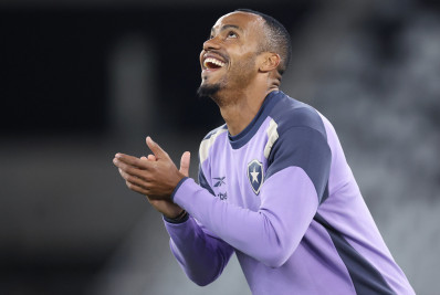 Botafogo negocia renovação de contrato com dois titulares