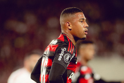 Atacante do Flamengo, Samuel Lino elogia Bruno Henrique: 'É um exemplo'