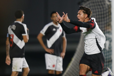 Flamengo aproveita expulsões e vence Vasco no Brasileirão Sub-17