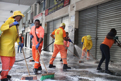 Clin reforça serviço de lavagem na Avenida Amaral Peixoto
