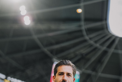 Clube francês negocia contratação de goleiro com cláusula inusitada envolvendo marca de luxo