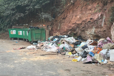 Petrópolis sofre com lixo e sem latas coletoras