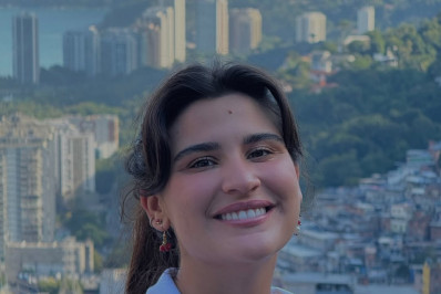 Giulia Costa mostra  reação de Marcos Paulo ao saber de sua primeira menstruação