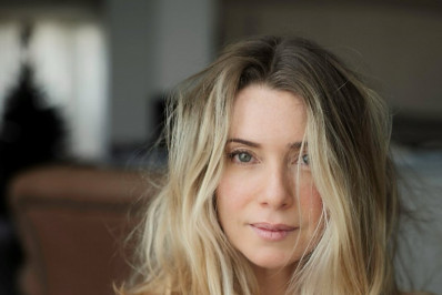 Aos 52 anos, Leticia Spiller posa nua e recebe elogios de famosas 