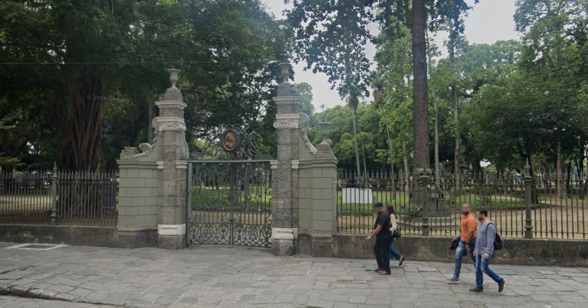 Moradores e pedestres apontam que Passeio Público está 'abandonado' - Reprodução / Google Street View