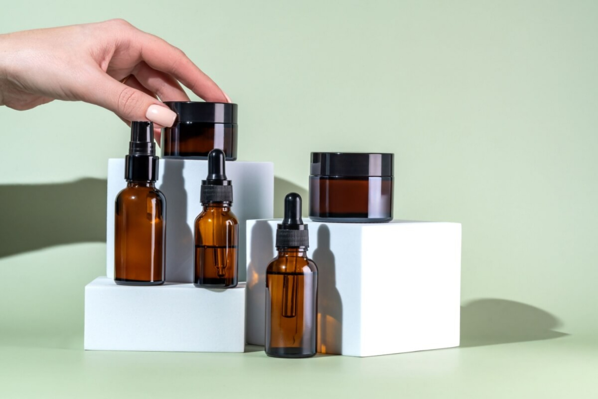 Uma rotina de skincare equilibrada é essencial para a saúde da pele e resultados eficazes (Imagem: Irina Kvyatkovskaya | Shutterstock)