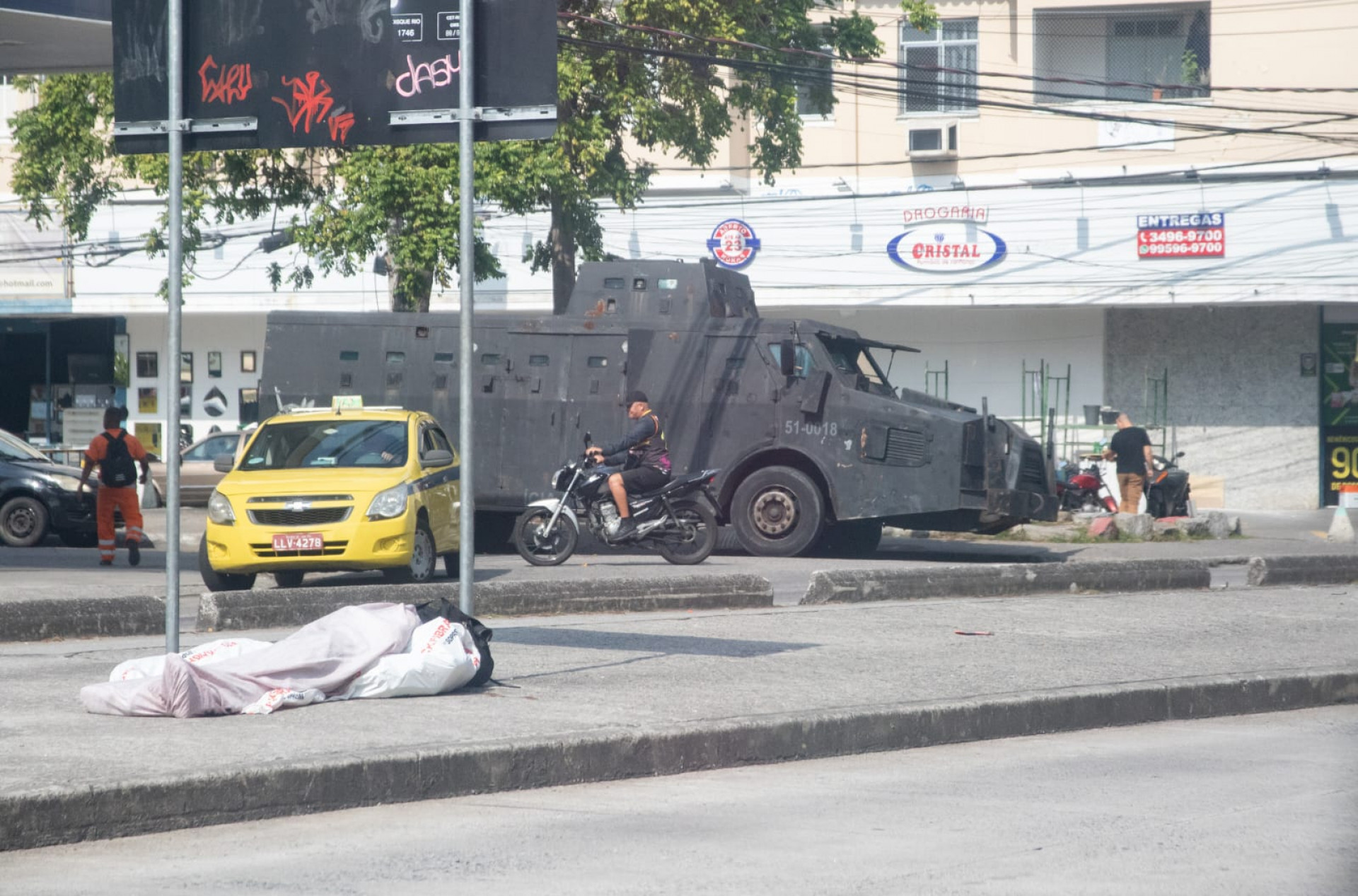 PM atua no Conjunto Ipase, em Vila Kosmos, na zona Norte - Érica Martin / Agência O Dia