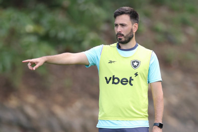 Botafogo não deverá fazer revezamento entre John e Neto