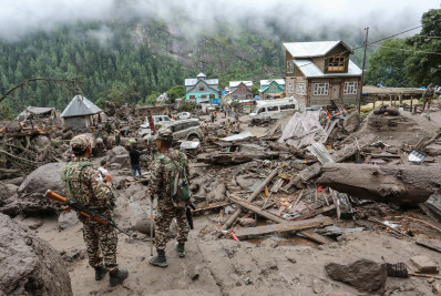 Sobe para 60 o número de mortos nas enchentes na Índia
