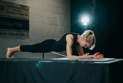 Canadense de 58 anos e com 12 netos bate recorde mundial de prancha