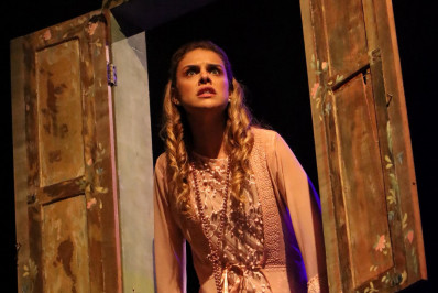 Paloma Bernardi dá vida à Catarina no espetáculo 'O Cravo e a Rosa': 'Intensa e divertida'