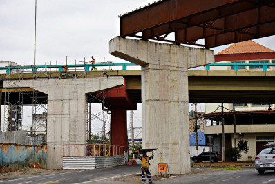 Construção da alça do Viaduto Heitor Leite Franco avança em Volta Redonda 