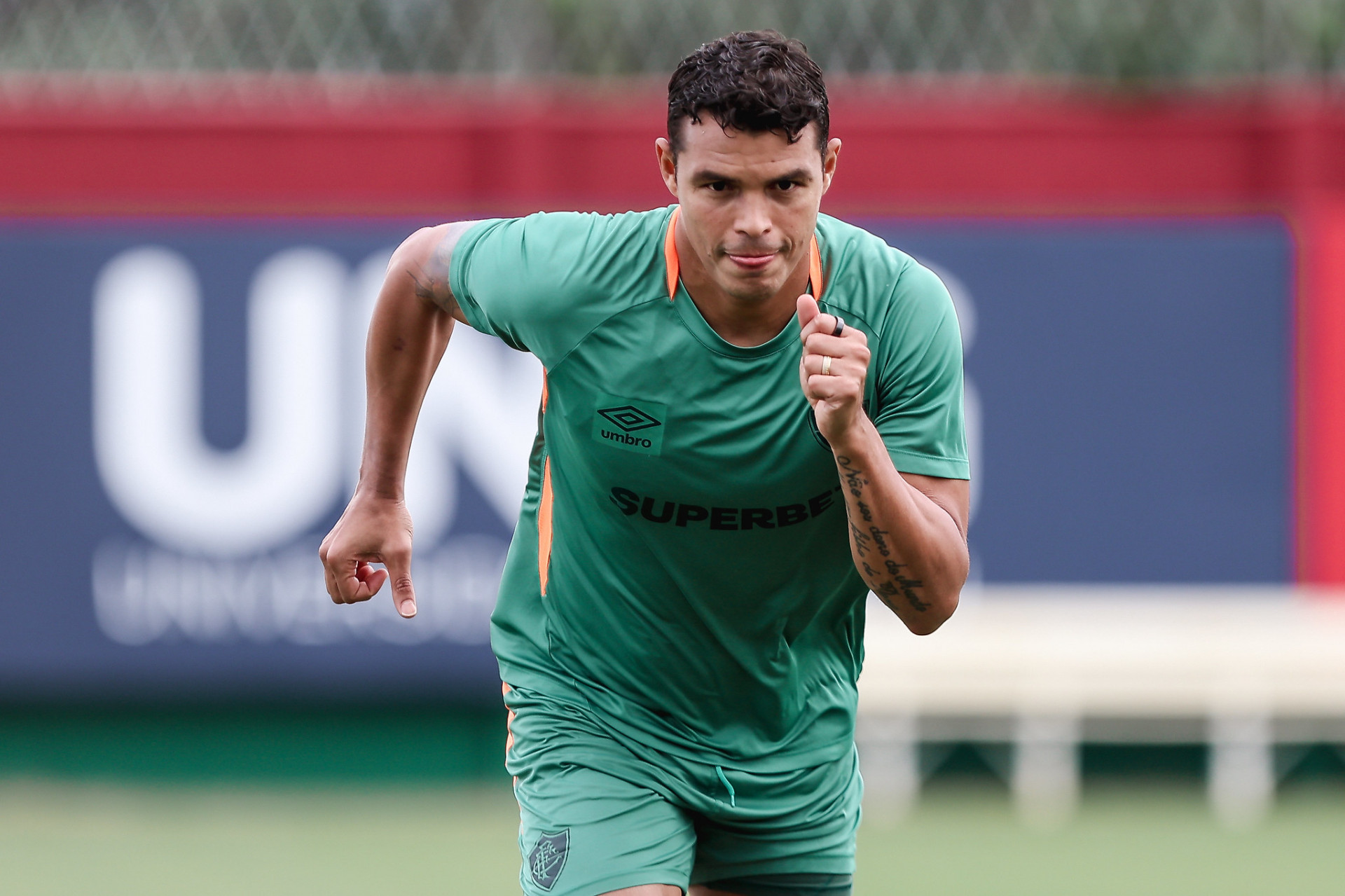 Fluminense tem concorrência europeia por Thiago Silva, que n