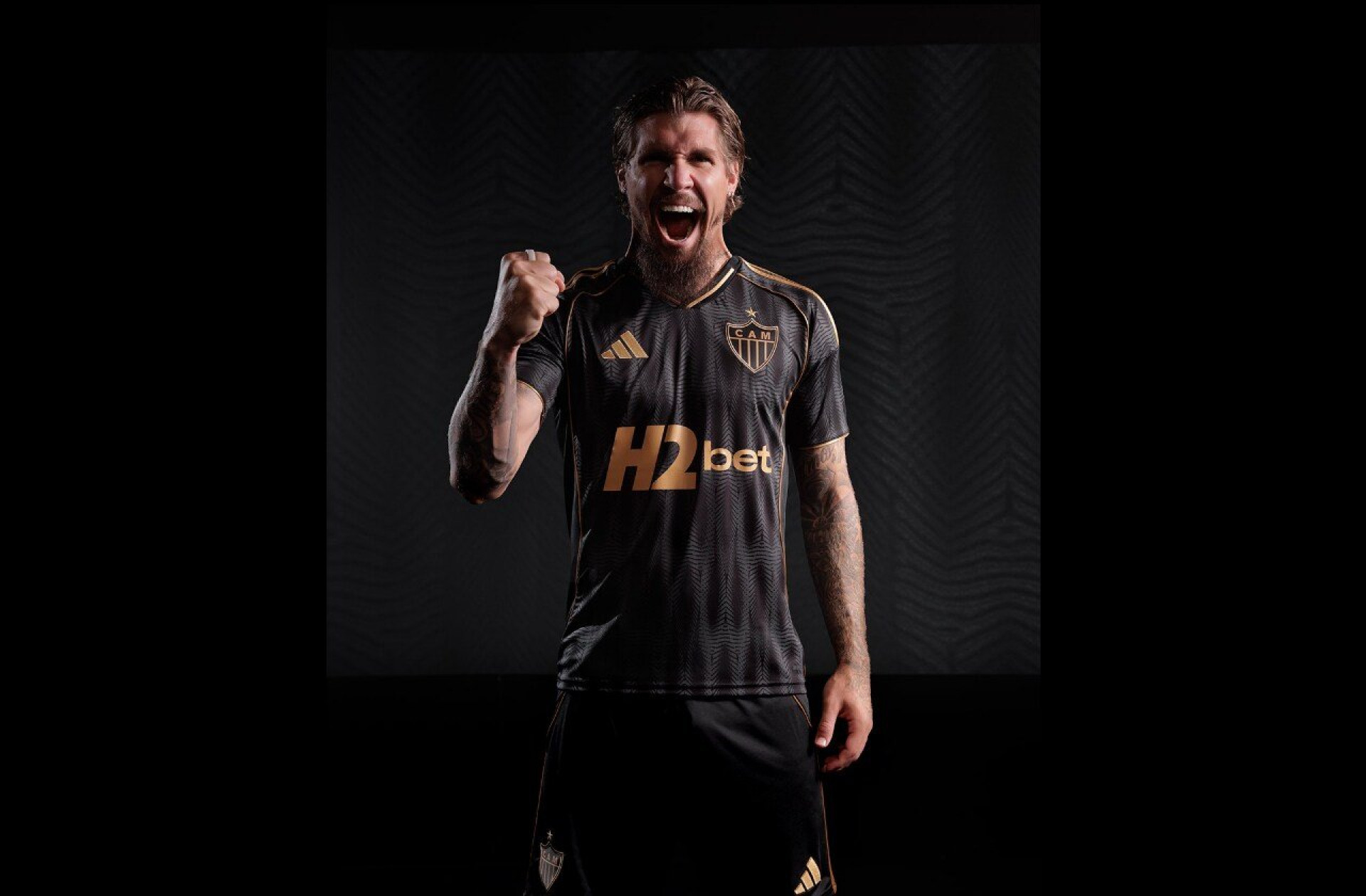 Atl&eacute;tico anuncia novo terceiro uniforme com destaque para o Galo