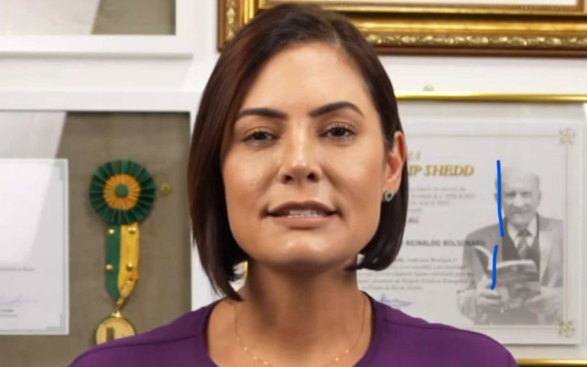 Michelle Bolsonaro est&aacute; internada por causa de um quadro de enxaqueca persistente
