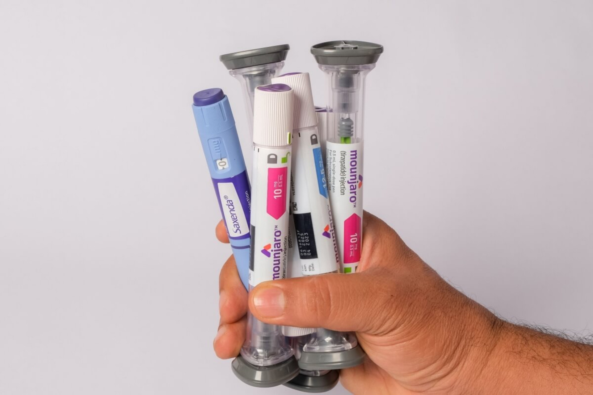 Populares na internet e nos consult&oacute;rios, o Ozempic e o Mounjaro devem ser usados com cautela e sempre com acompanhamento m&eacute;dico (Imagem: Mohammed_Al_Ali | Shutterstock)