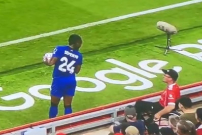 Polícia prende homem suspeito de proferir insultos racistas a jogador do Bournemouth