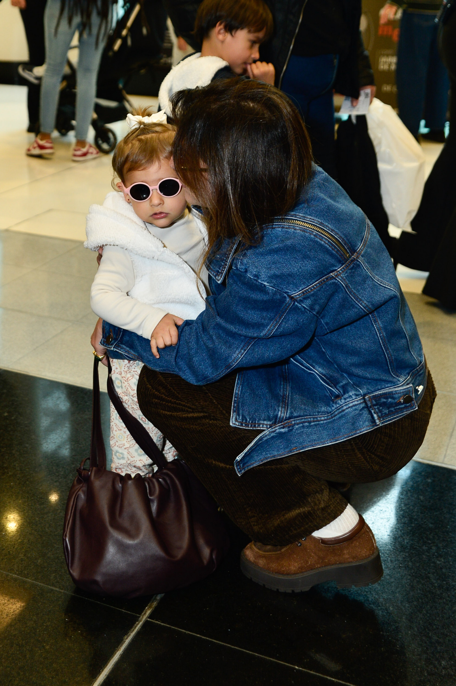 Filha de Fernanda Paes Leme rouba a cena na pré estreia vip do musical infantil Masha e o Urso  - Eduardo Martins | Brazil News