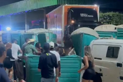 Carreta de dupla sertaneja atinge público durante evento em Goiás