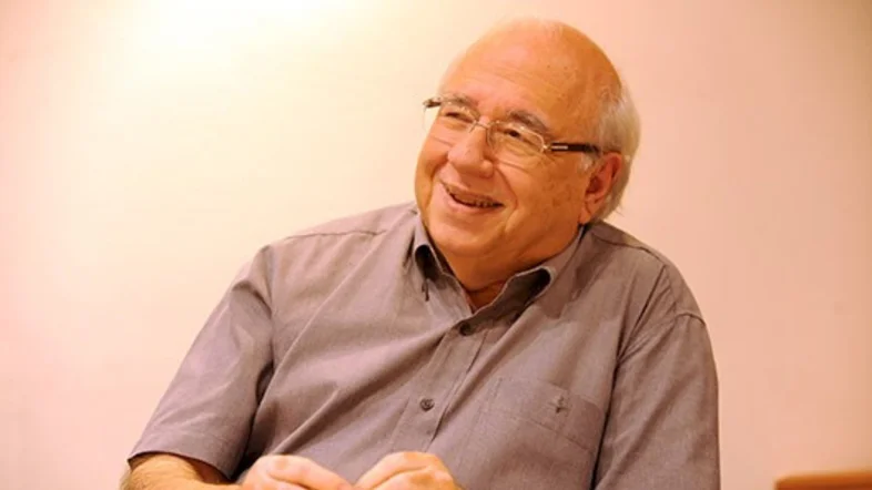 Luis Fernando Verissimo é internado em estado grave em UTI de Porto Alegre