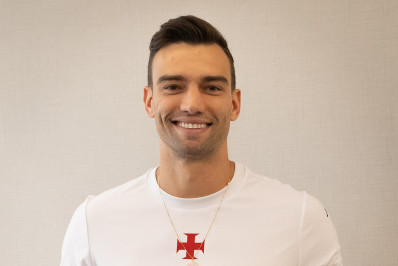 Léo Jardim recebe homenagem por completar 150 jogos pelo Vasco