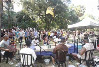 Passeio Público ganha novo fôlego com estreia de roda de samba; veja fotos!