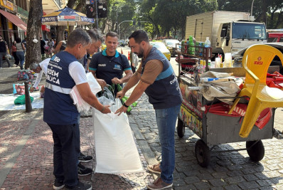 Ação na Feira da Glória impede atuação ambulantes ilegais e detém flanelinhas 