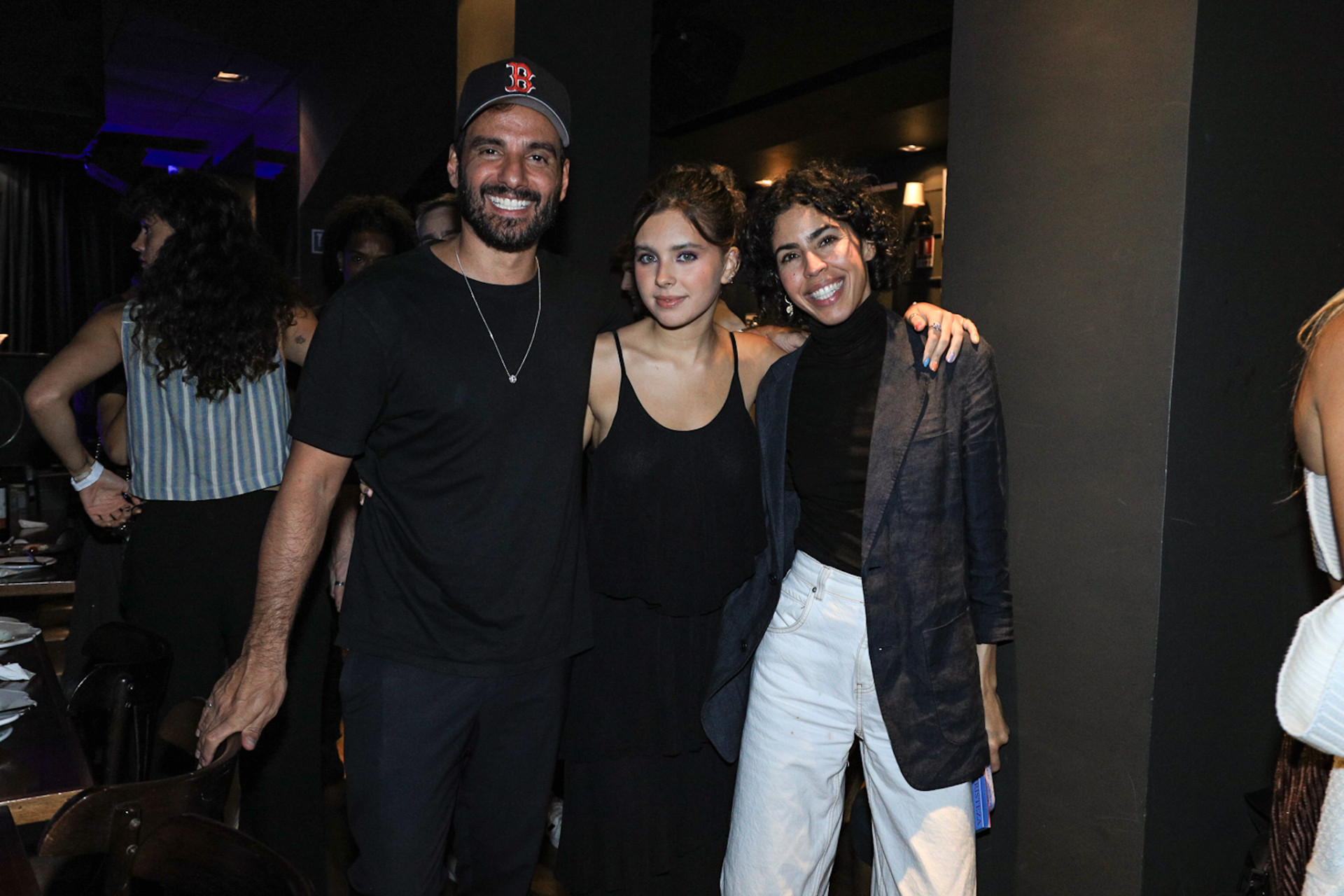 Flor Gil posa com os pais, João Paulo Demasi e Bela Gil - Victor Chapetta - BrazilNews