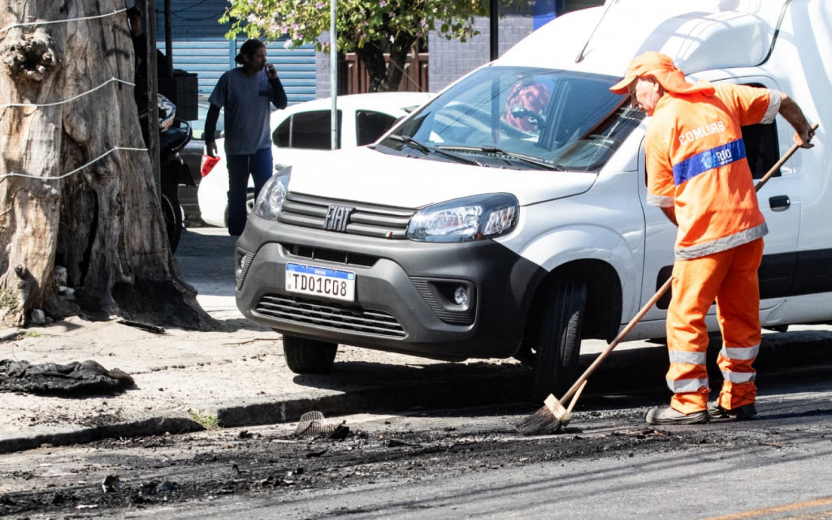 Criminosos queimaram ônibus devido a operação no Morro do Dendê