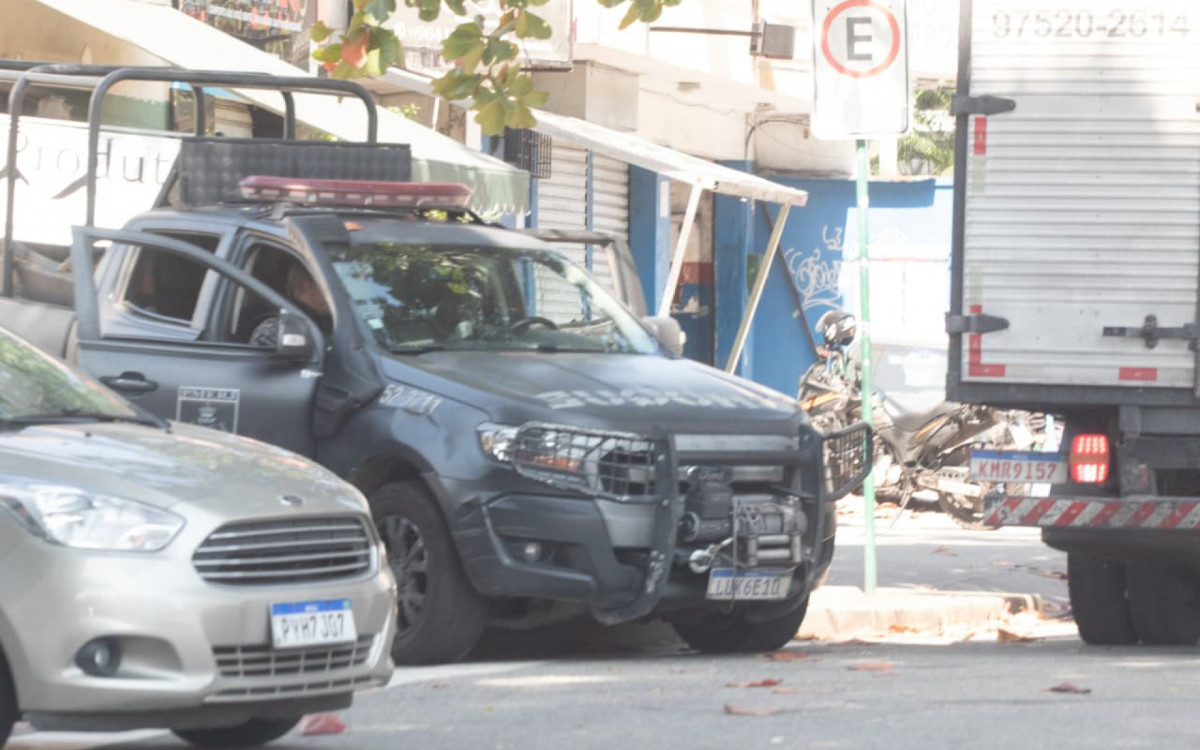 Criminosos queimaram ônibus devido a operação no Morro do Dendê