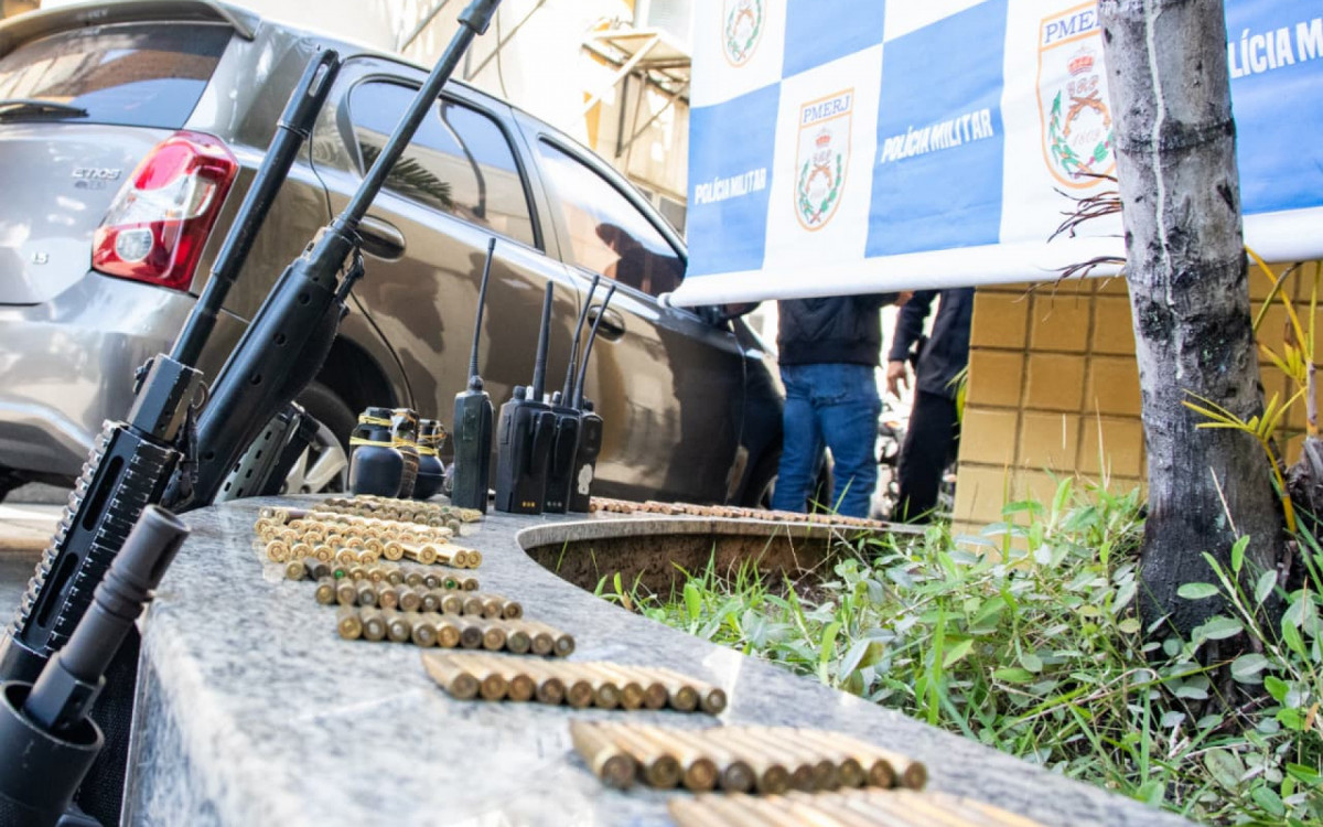 Criminosos queimaram ônibus devido a operação no Morro do Dendê