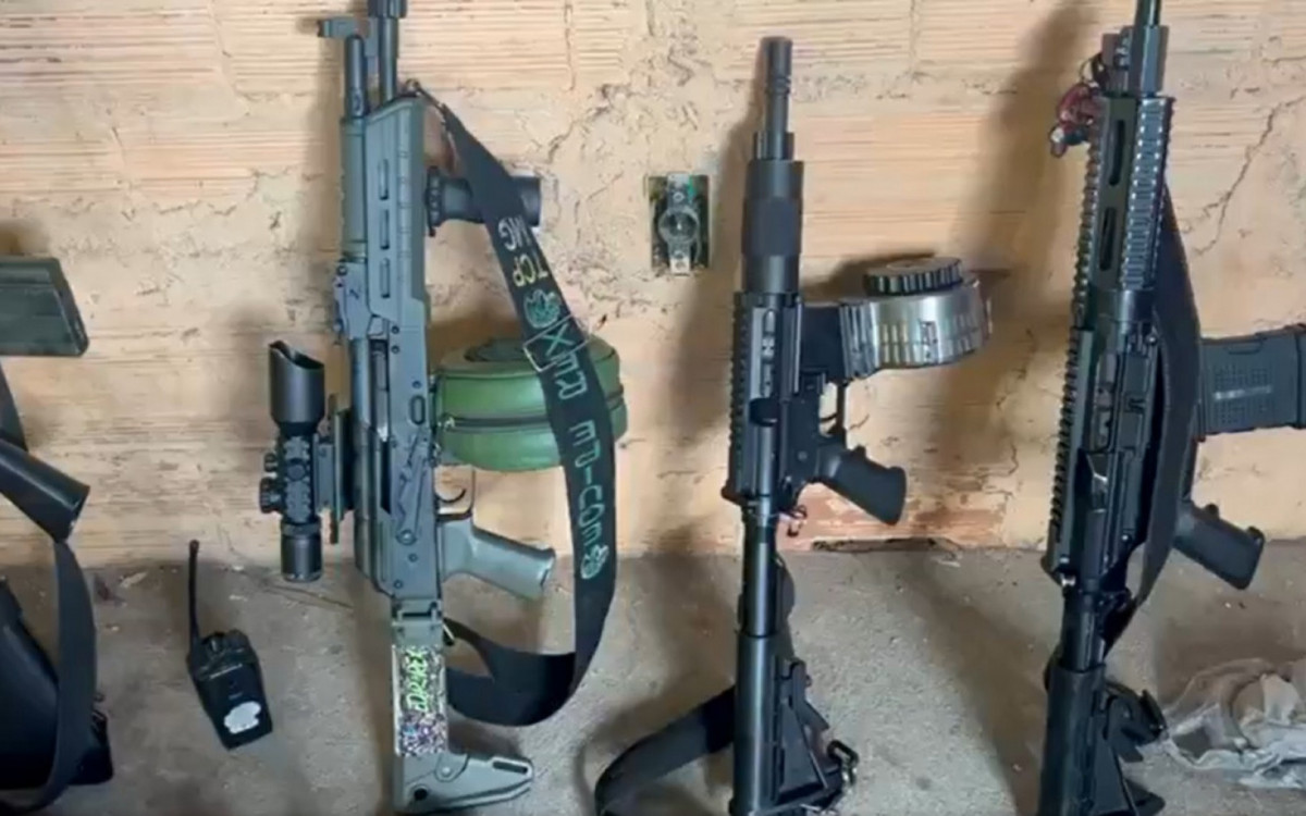 Fuzis foram apreendidos durante opera&ccedil;&atilde;o no Morro do Dend&ecirc;