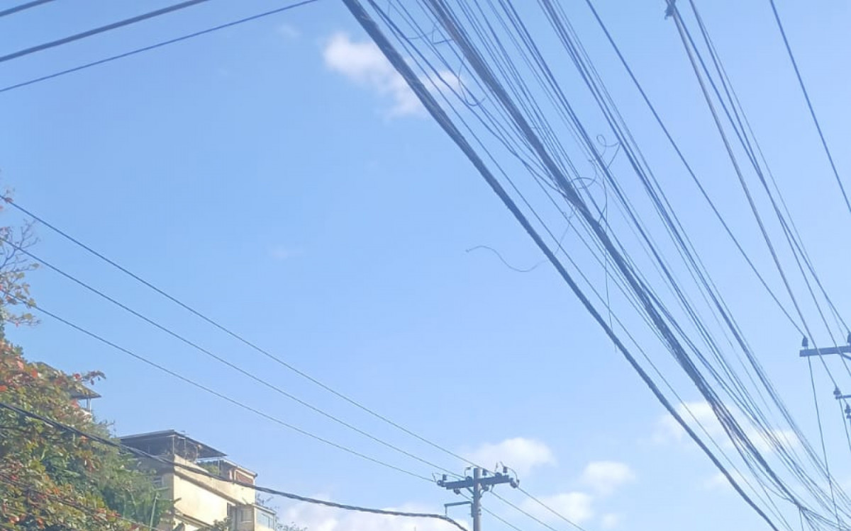 &Ocirc;nibus foi incendiado na Avenida Paranapu&atilde;, no Tau&aacute;, na Ilha do Governador