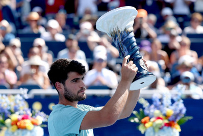 Alcaraz conquista Masters 1000 de Cincinnati após abandono de Sinner na final