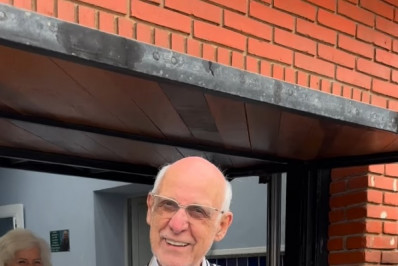 Vídeo! Padre Júlio Lancellotti surpreende ao aparecer com camisa do Vasco depois de goleada