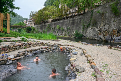 Cidade termal 'fantasma' devastada pela corrupção volta à vida na Romênia