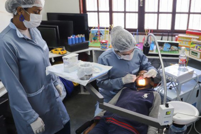 Rio das Ostras leva tratamento inovador contra cáries para alunos de escola municipal