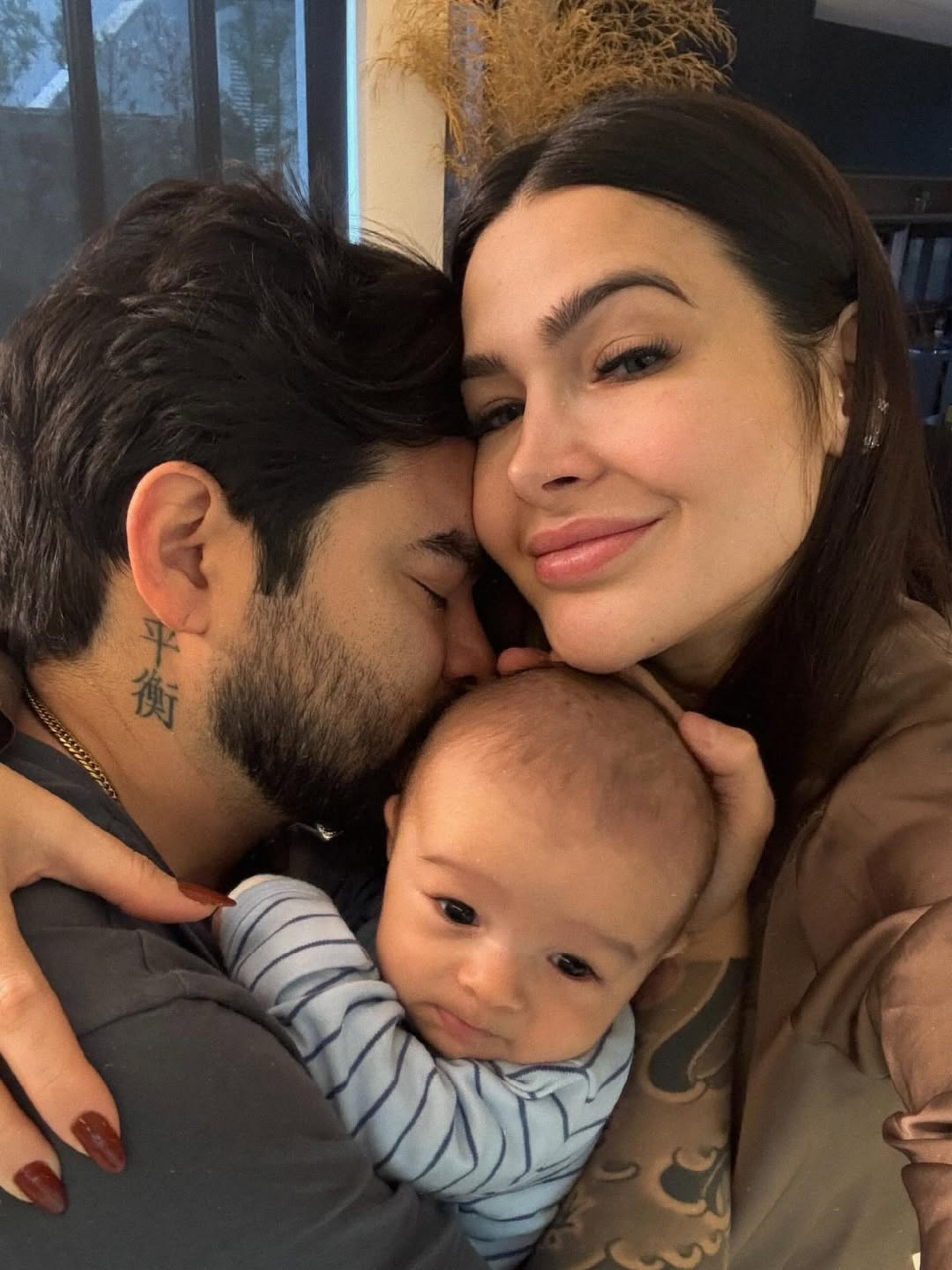 Yudi Tamashiro e Mila Braga com o filho  - Reprodução/Instagram 