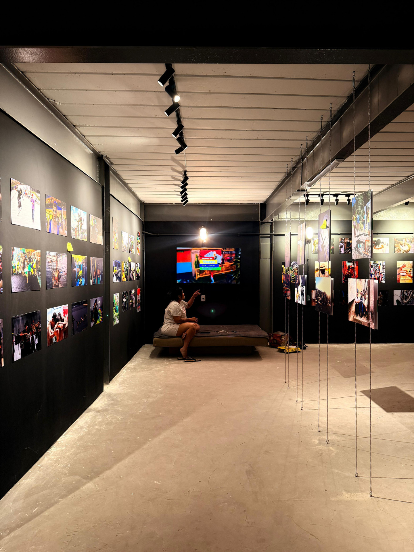 Imagens das favelas do Rio e de Medellín se encontram em exposição na Casa Voz Vidigal, na Zona Sul do Rio - Divulgação/Joice Bento