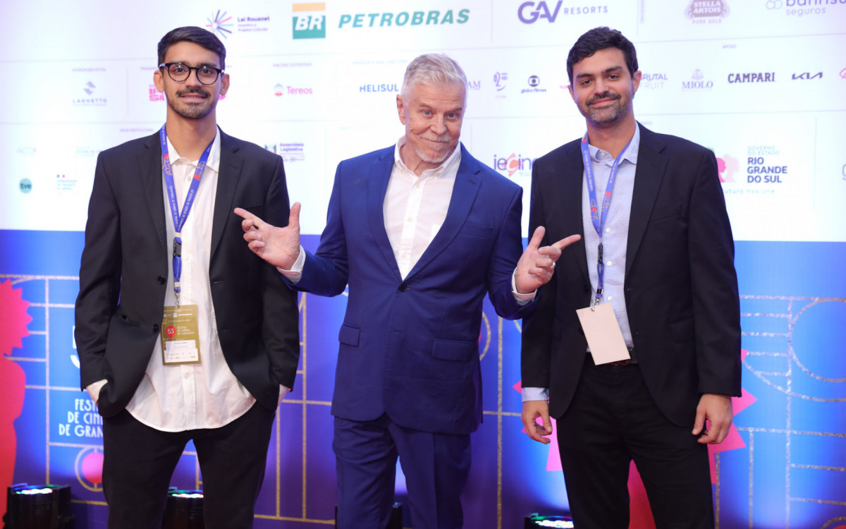 Miguel Falabella faz rara aparição com os filhos, Theo e Cassiano