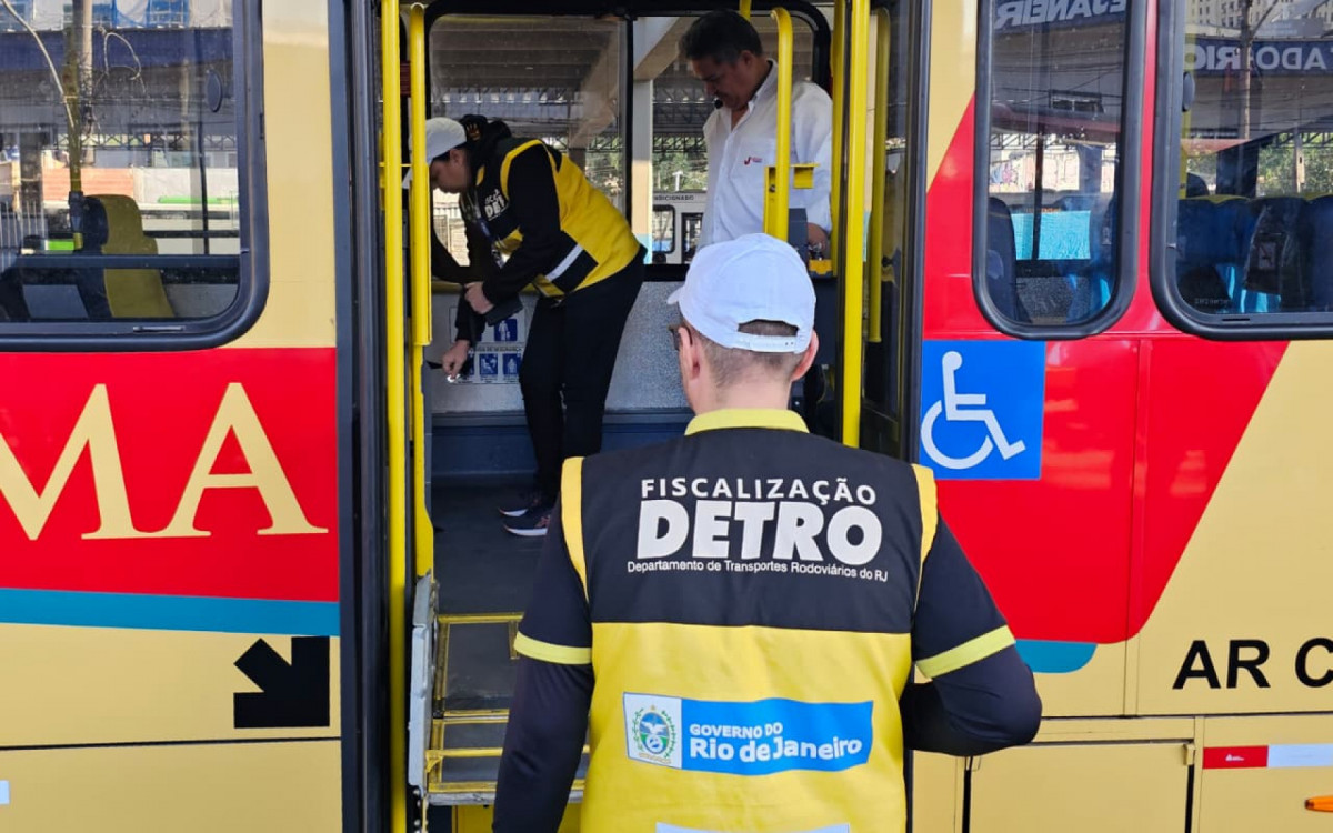 Ônibus intermunicipal foi autuado por campainha do cadeirante inoperante