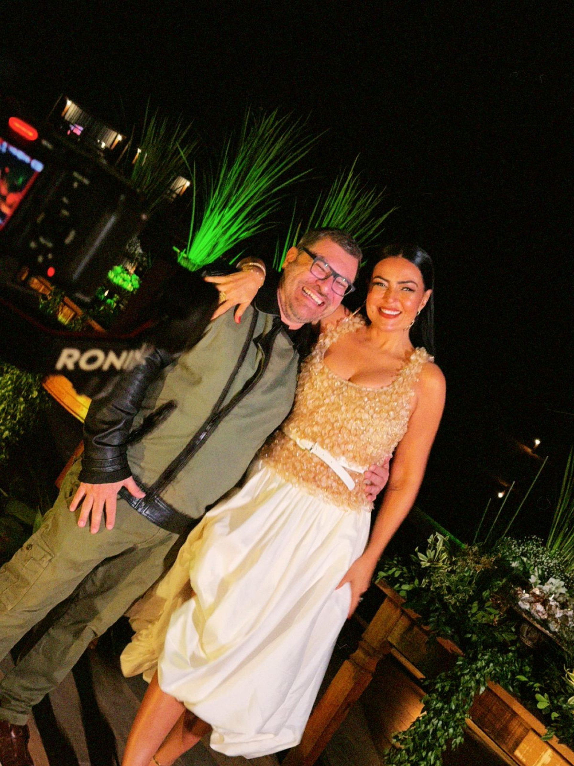 Gardênia Cavalcanti ao lado de Marcelo Camargo, filho da inesquecível Hebe Camargo, presença especial na festa