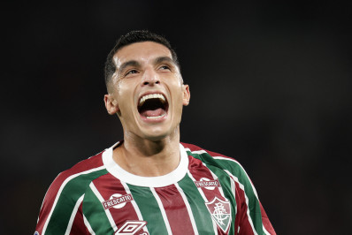 Serna vibra com bom momento no Fluminense e exalta Fábio por recorde
