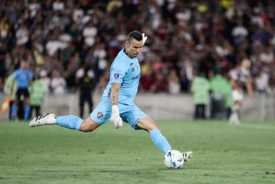 Fábio, do Fluminense, se isola como recordista de jogos na história do futebol