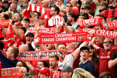 Torcedor do Liverpool acusado de racismo é proibido de frequentar estádios