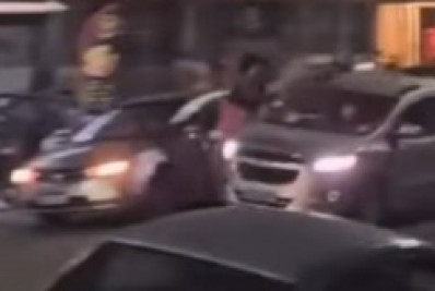 Vídeo: confusão termina em atropelamento na frente de lanchonete