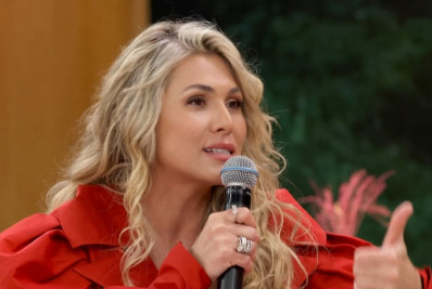 Lívia Andrade conta que planejou velório durante susto em voo: 'Música, muita comida'