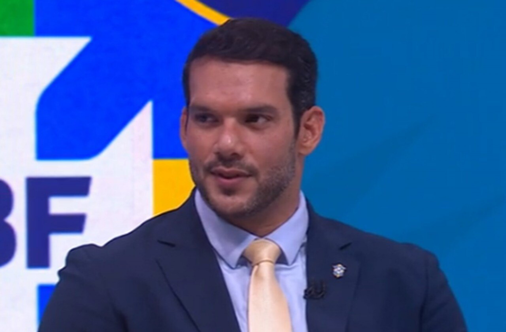 Presidente da CBF barra produ&ccedil;&atilde;o de camisa vermelha da Sele&ccedil;&atilde;o