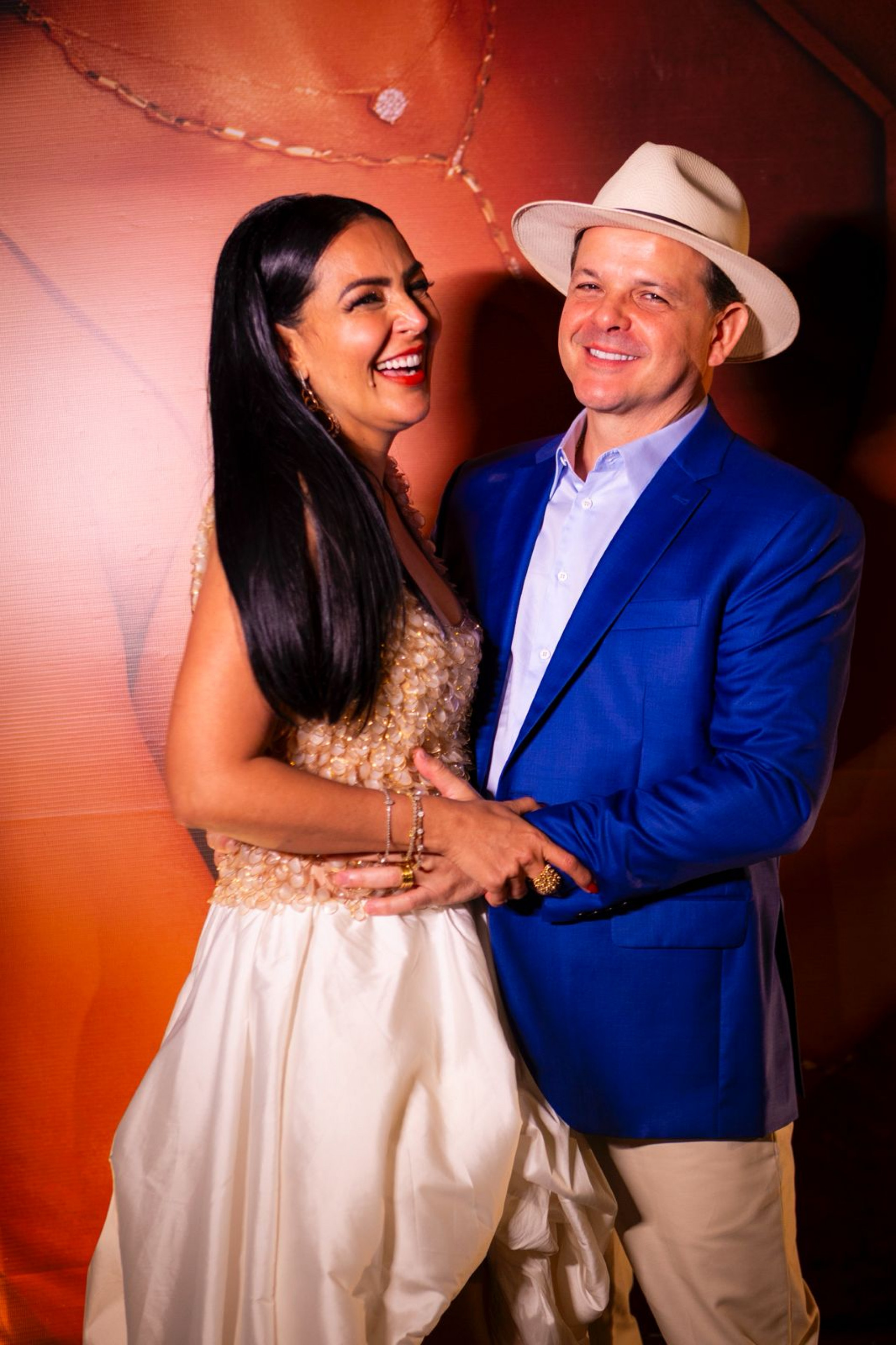 Ao lado do marido, Marcos Rezende, Gardênia Cavalcanti comemora novo ciclo em grande estilo